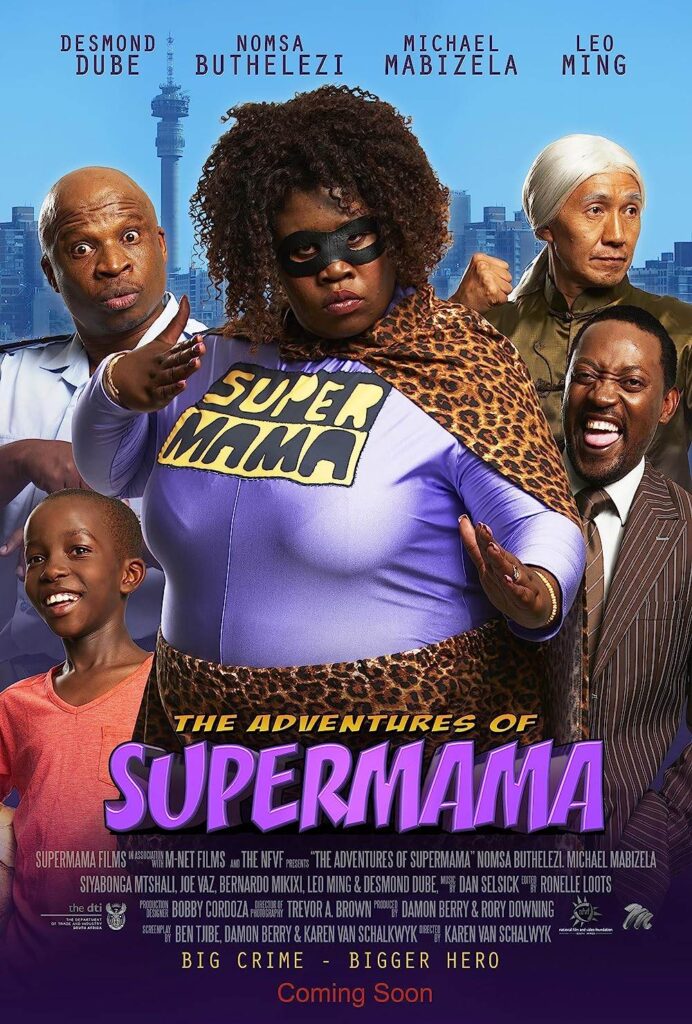 Affiche du film "Supermama", mettant en vedette un personnage principal féminin en costume de super-héros, entourée de six individus divers aux expressions