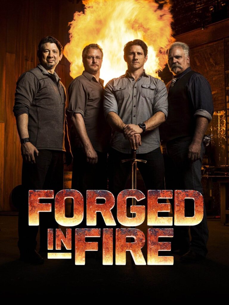 Affiche promotionnelle pour "Forged in fire" mettant en vedette quatre hommes debout devant un décor enflammé, avec le titre de l'émission en texte gras et enflammé en bas.